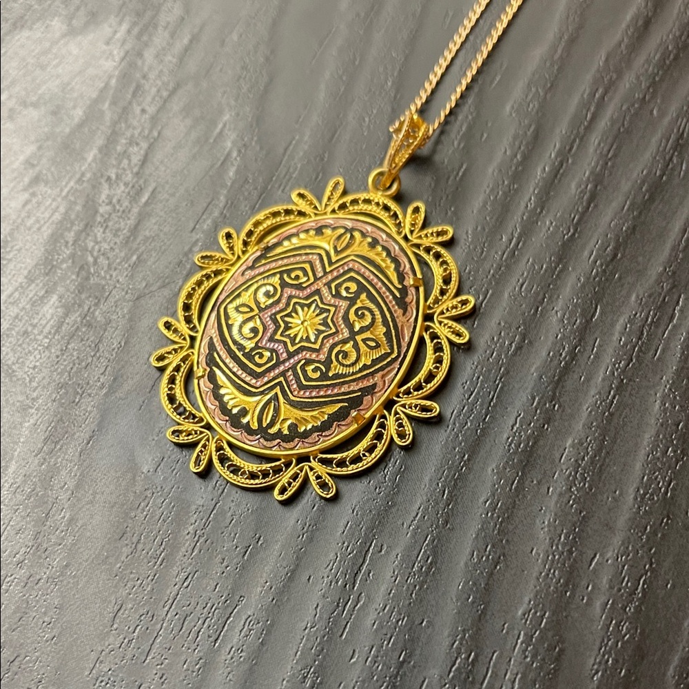 Intricate Vintage Gold Medallion Necklace